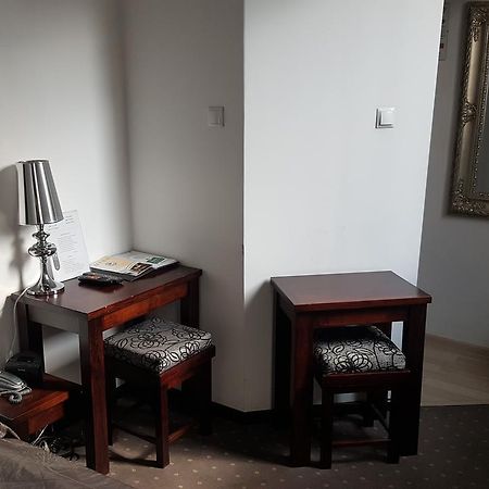 Hotel Bristol Tarnow Bagian luar foto