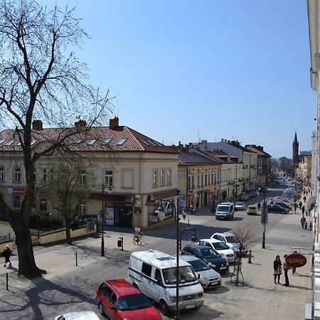 Hotel Bristol Tarnow Bagian luar foto