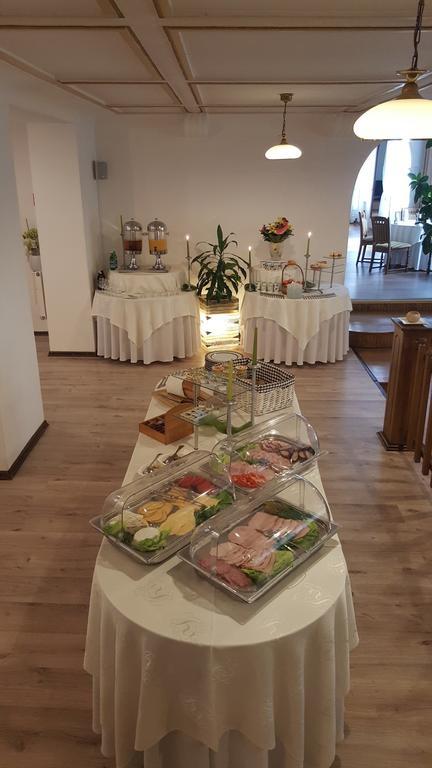 Hotel Bristol Tarnow Bagian luar foto