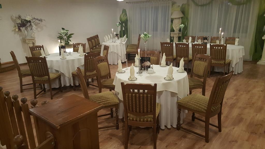 Hotel Bristol Tarnow Bagian luar foto