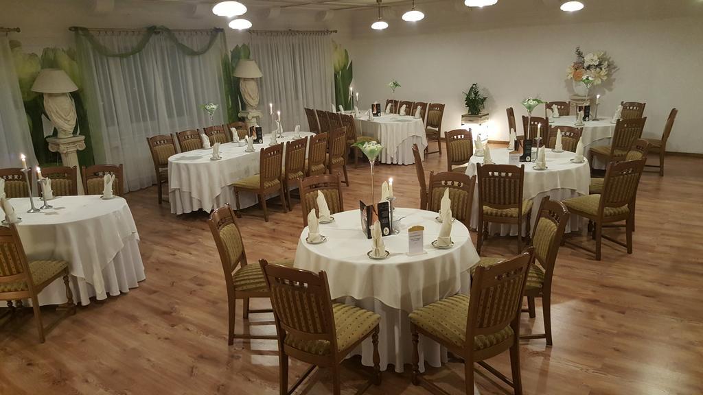 Hotel Bristol Tarnow Bagian luar foto