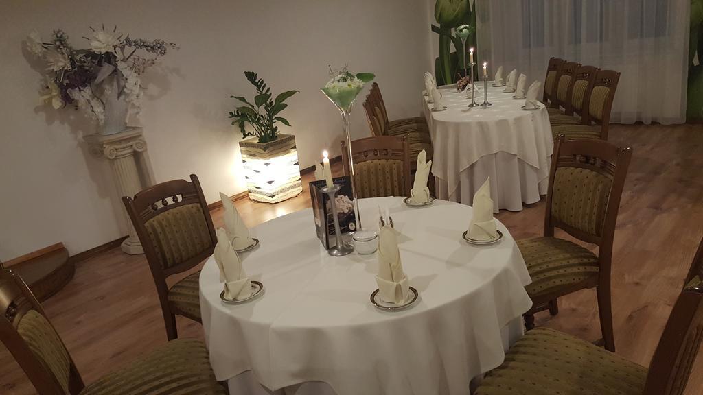 Hotel Bristol Tarnow Bagian luar foto