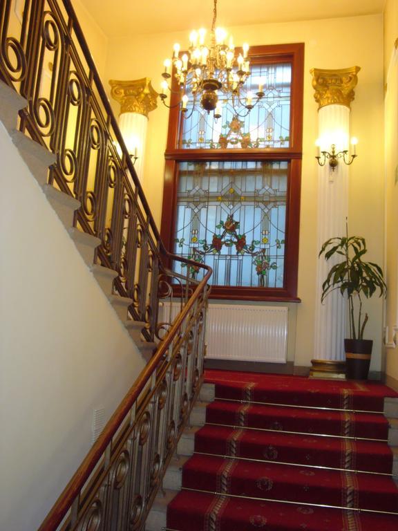 Hotel Bristol Tarnow Bagian luar foto
