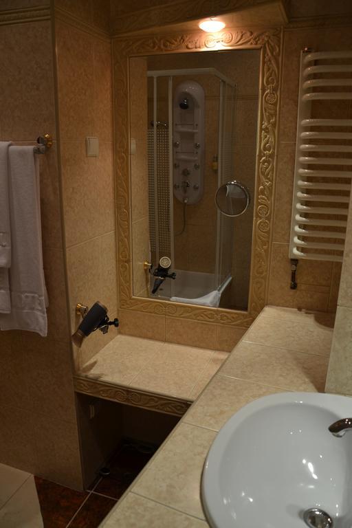 Hotel Bristol Tarnow Ruang foto