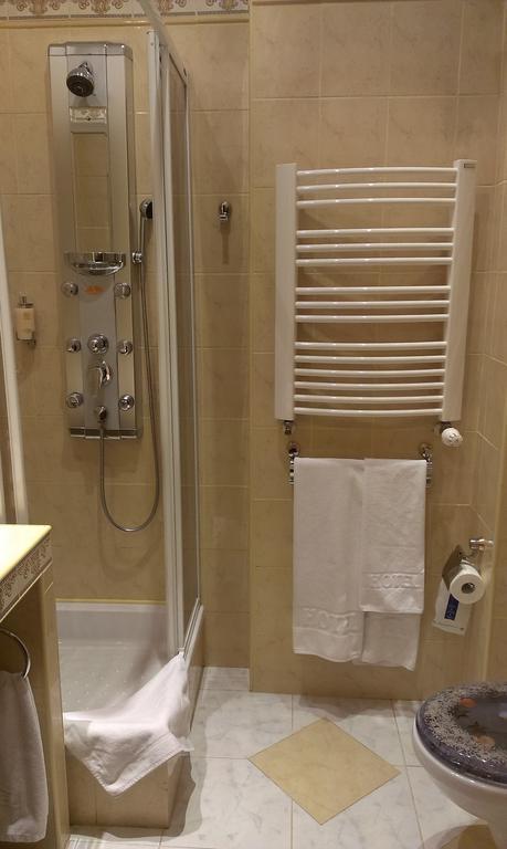 Hotel Bristol Tarnow Bagian luar foto