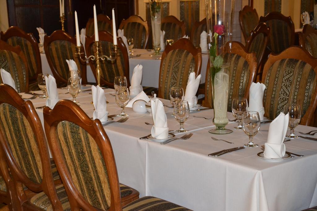 Hotel Bristol Tarnow Bagian luar foto