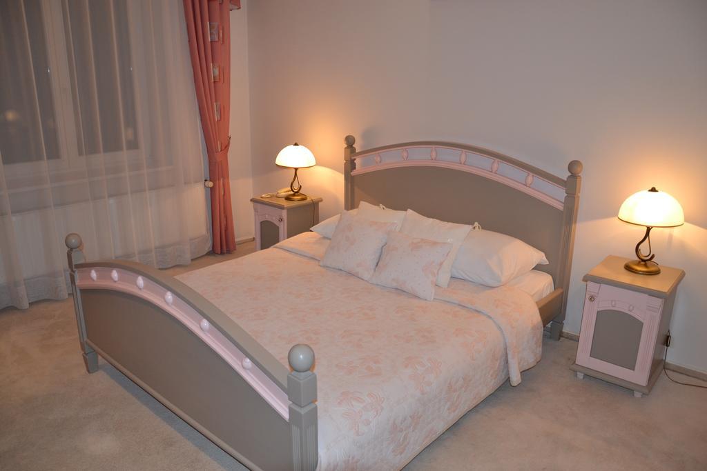 Hotel Bristol Tarnow Bagian luar foto