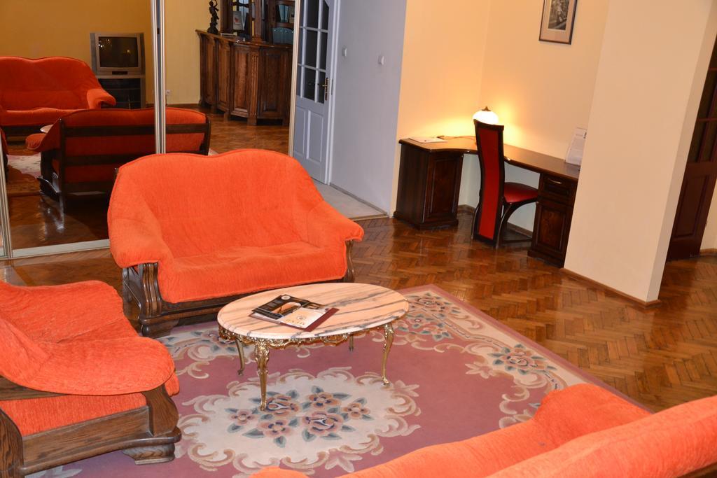 Hotel Bristol Tarnow Bagian luar foto