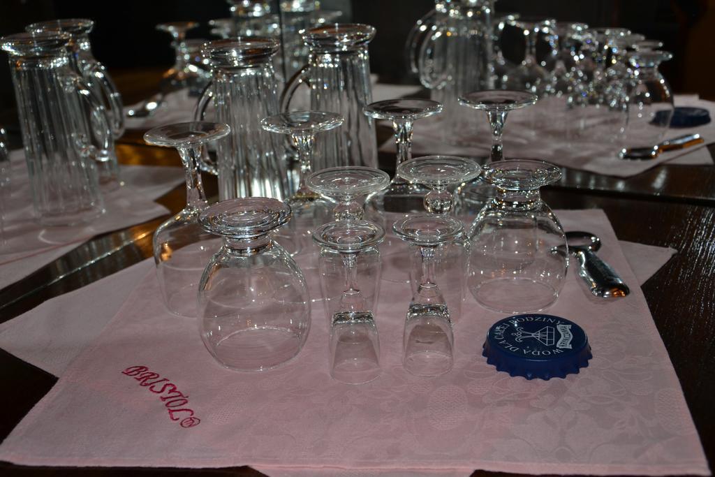 Hotel Bristol Tarnow Bagian luar foto