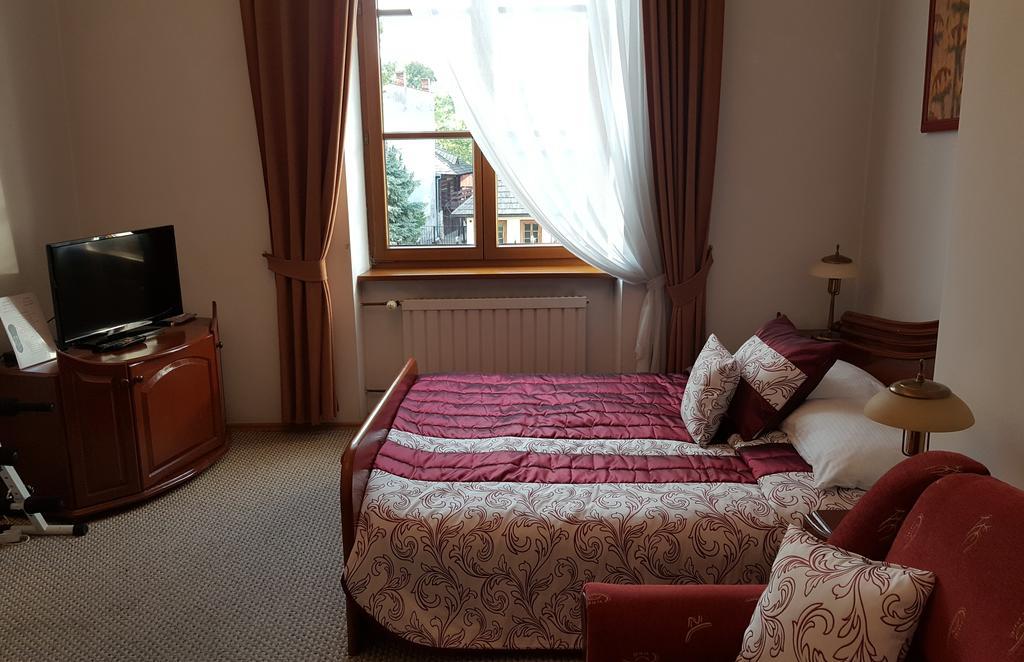 Hotel Bristol Tarnow Bagian luar foto