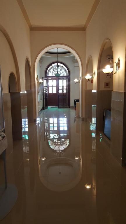Hotel Bristol Tarnow Bagian luar foto