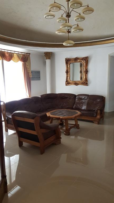 Hotel Bristol Tarnow Bagian luar foto