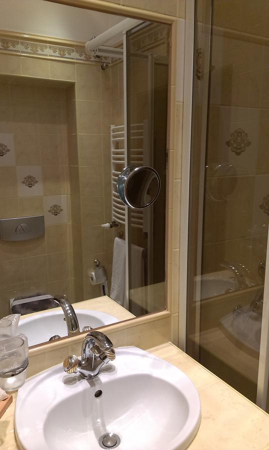 Hotel Bristol Tarnow Bagian luar foto
