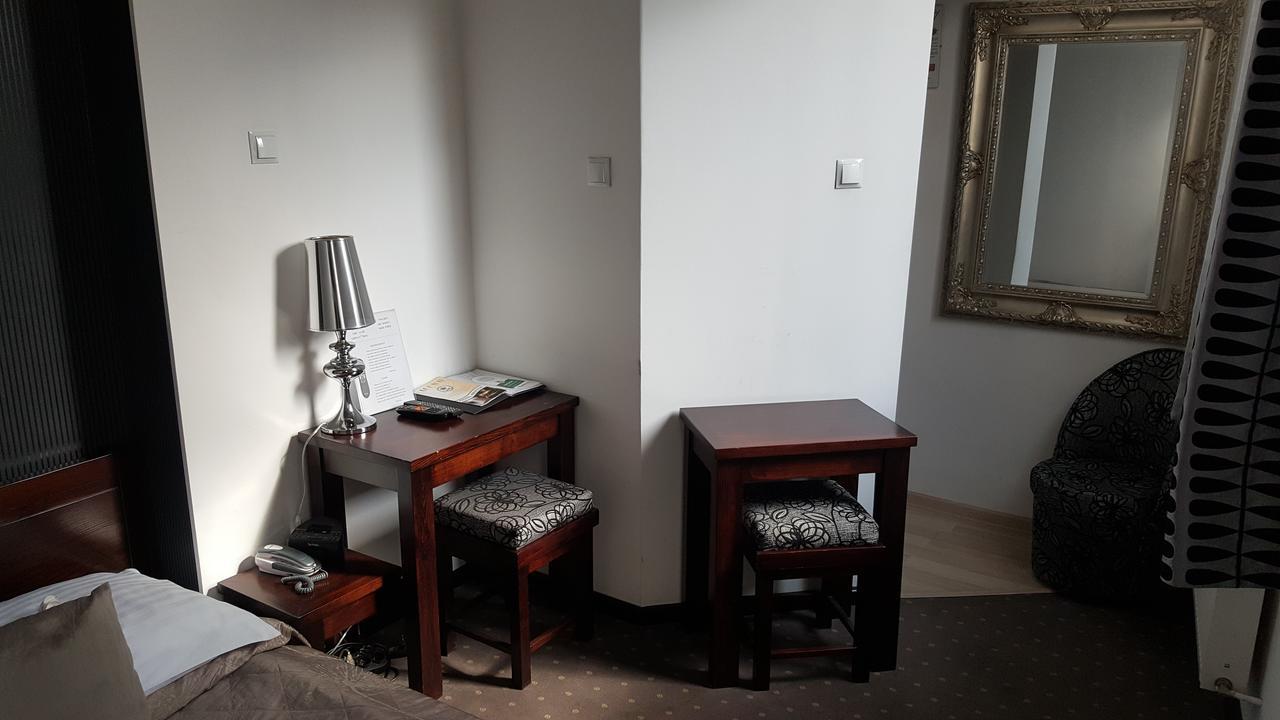 Hotel Bristol Tarnow Bagian luar foto
