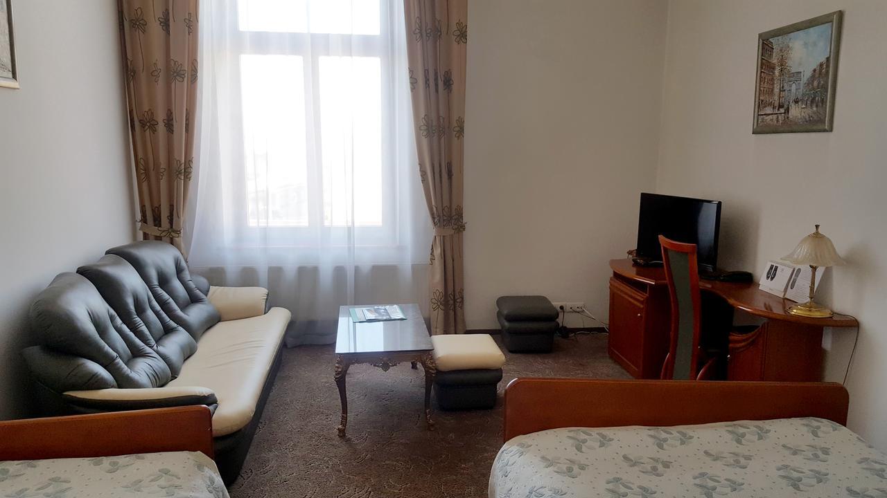 Hotel Bristol Tarnow Bagian luar foto