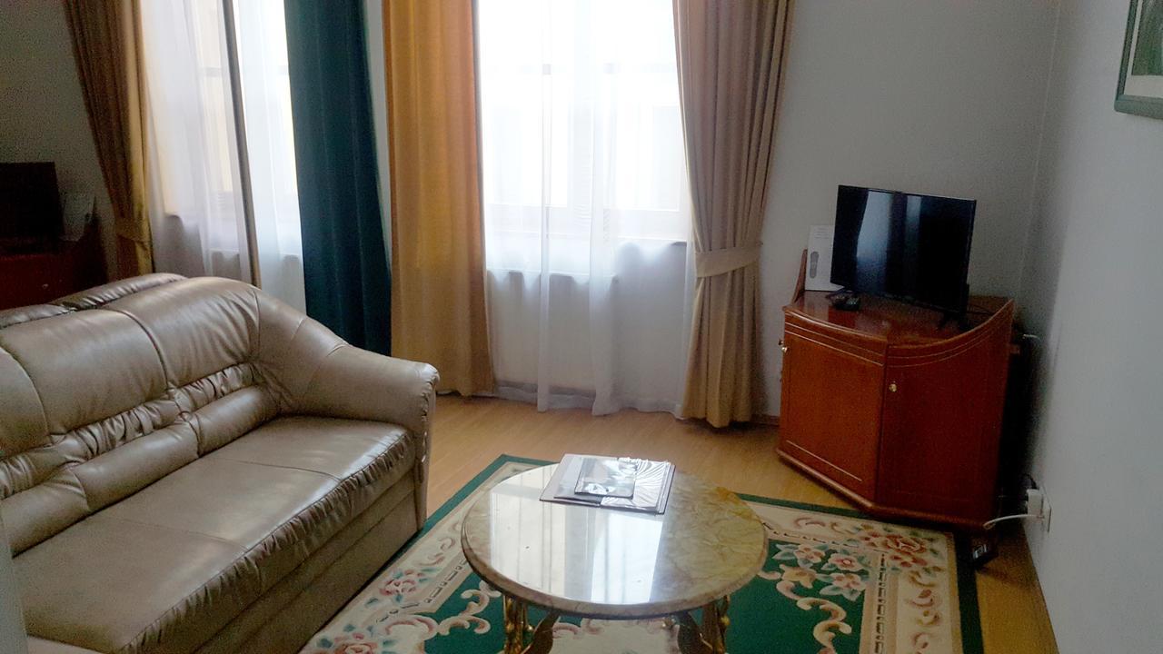 Hotel Bristol Tarnow Bagian luar foto