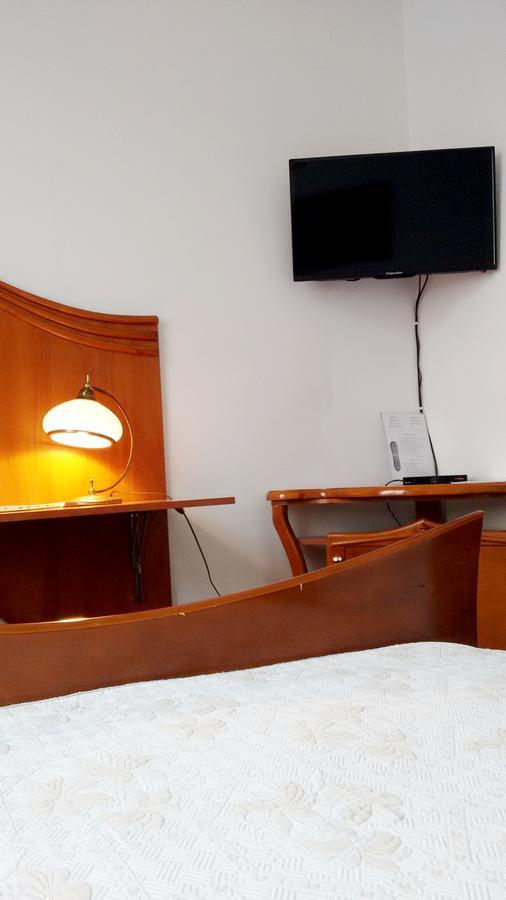 Hotel Bristol Tarnow Bagian luar foto
