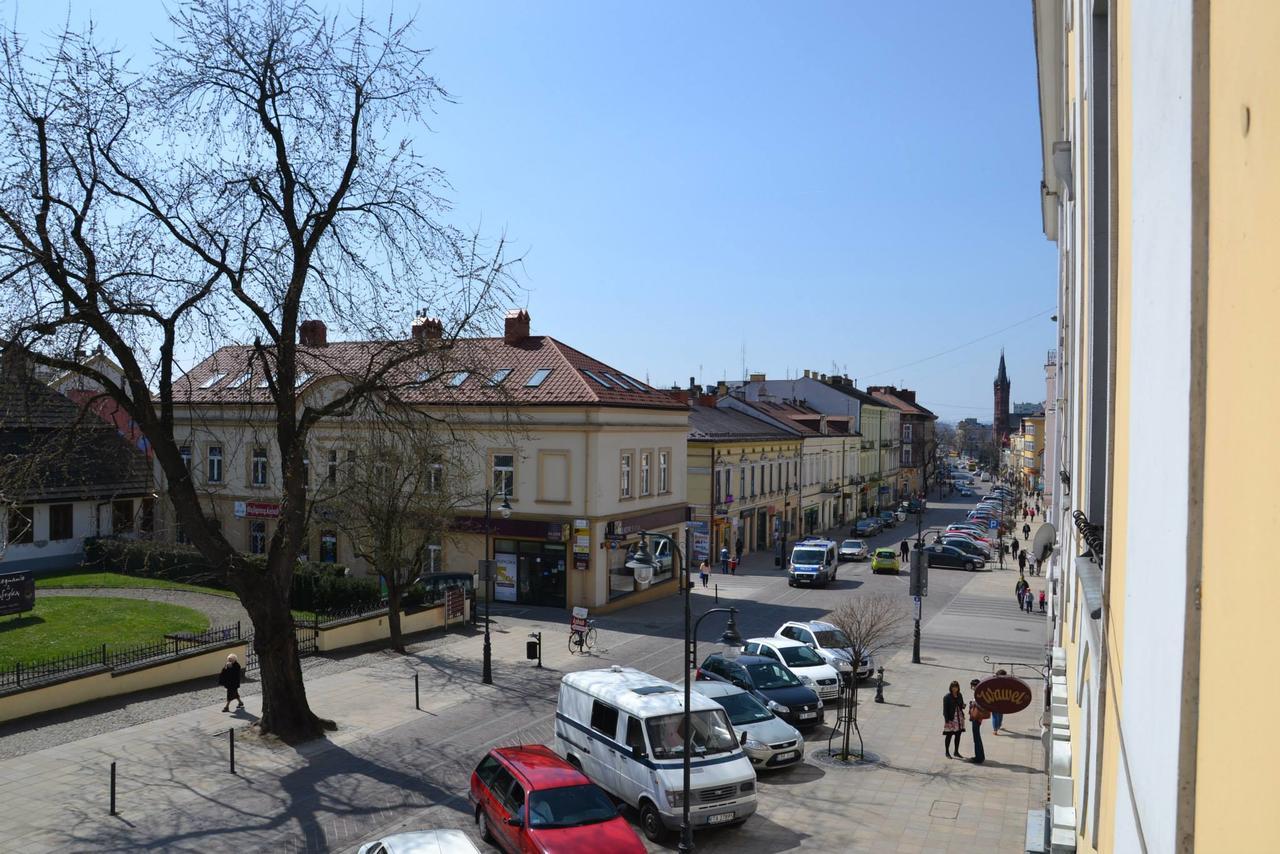 Hotel Bristol Tarnow Bagian luar foto
